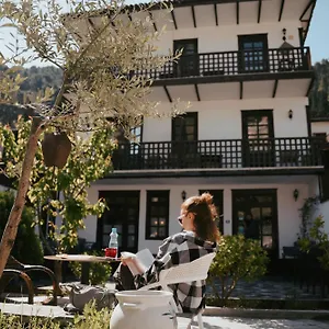 Albergue Maya, Berati